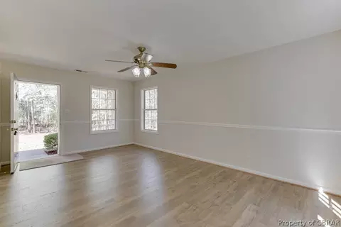 8295 Kitchener Dr, Gloucester, VA 23061 photo 10