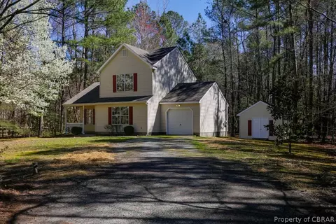 8295 Kitchener Dr, Gloucester, VA 23061