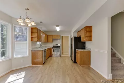8295 Kitchener Dr, Gloucester, VA 23061 photo 11