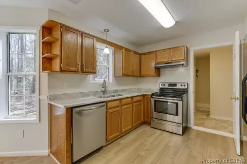 8295 Kitchener Dr, Gloucester, VA 23061 photo 15