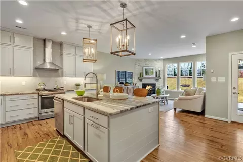 18635 Palisades Cove Ct, Moseley, VA 23120