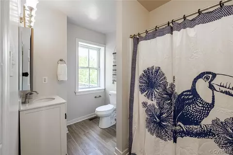 Bath - 111 Pulliam St, Richmond, VA 23220 photo 2 of 3