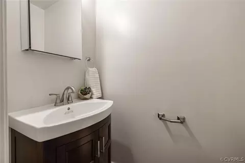 Bath - 111 Pulliam St, Richmond, VA 23220 photo 1 of 3