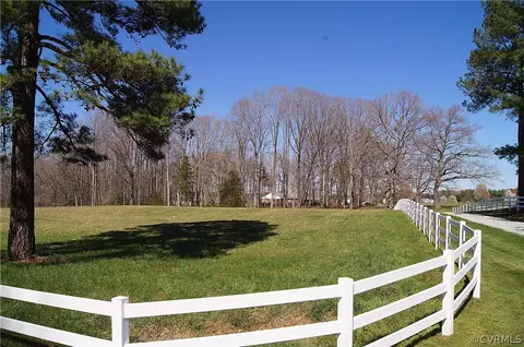 16086 Parsons Rd, Beaverdam, VA 23015