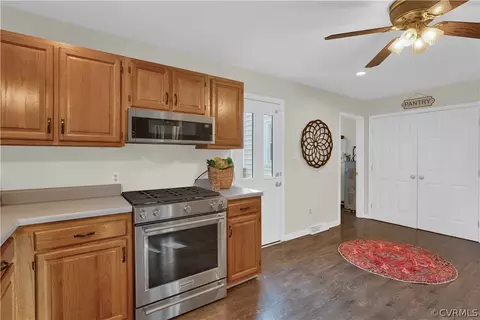 Kitchen - 7108 Deer Thicket Dr, Midlothian, VA 23112 photo 4 of 6