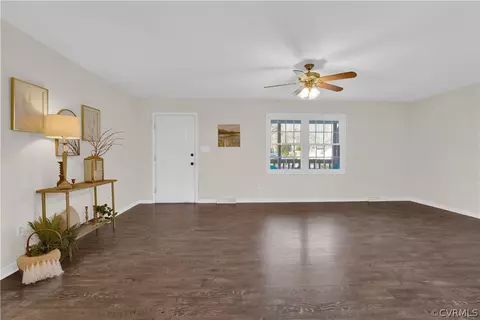 Living - 7108 Deer Thicket Dr, Midlothian, VA 23112 photo 4 of 10