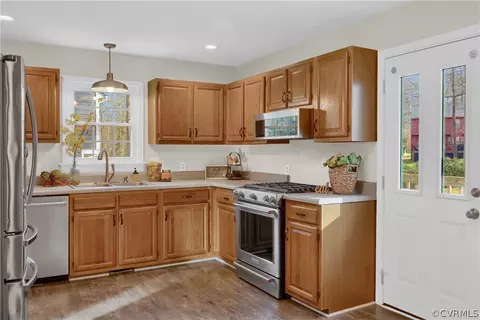 Kitchen - 7108 Deer Thicket Dr, Midlothian, VA 23112 photo 3 of 6