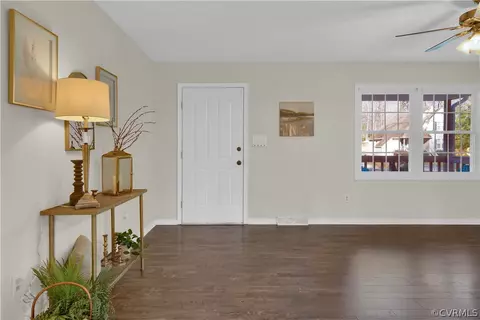 Living - 7108 Deer Thicket Dr, Midlothian, VA 23112 photo 9 of 10