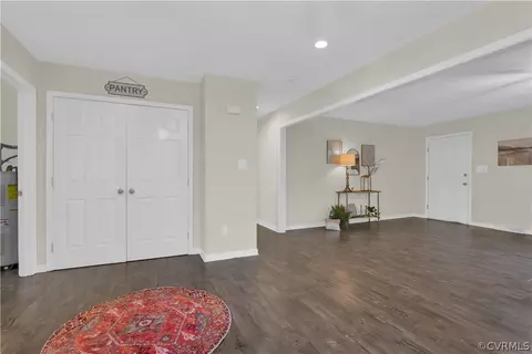 Living - 7108 Deer Thicket Dr, Midlothian, VA 23112 photo 10 of 10