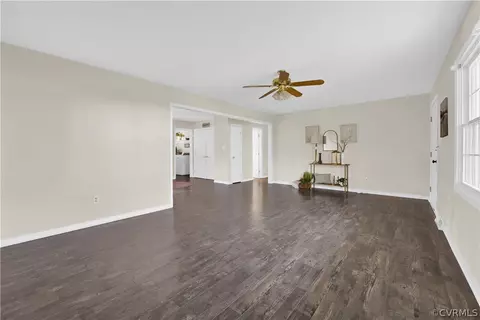 Living - 7108 Deer Thicket Dr, Midlothian, VA 23112 photo 8 of 10