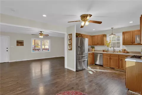 Kitchen - 7108 Deer Thicket Dr, Midlothian, VA 23112 photo 5 of 6