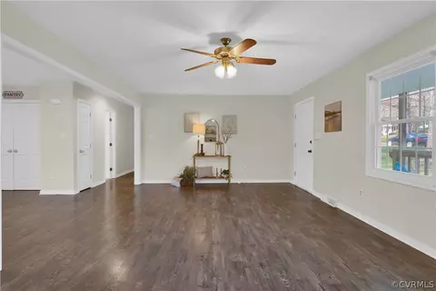 Living - 7108 Deer Thicket Dr, Midlothian, VA 23112 photo 7 of 10