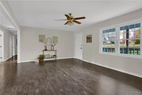 Living - 7108 Deer Thicket Dr, Midlothian, VA 23112 photo 3 of 10
