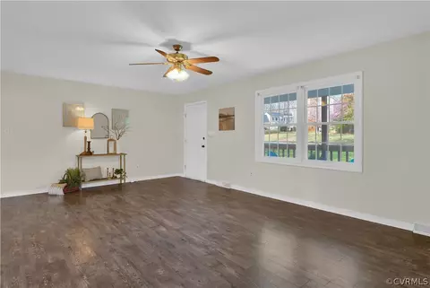 Living - 7108 Deer Thicket Dr, Midlothian, VA 23112 photo 6 of 10