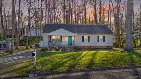 7108 Deer Thicket Dr, Midlothian, VA 23112