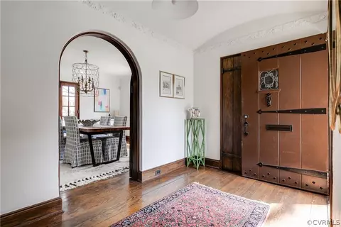 Entry Way - 4300 Stuart Ave, Richmond, VA 23221 photo 3 of 10