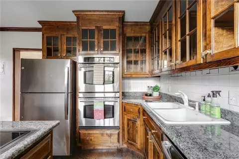 Kitchen - 4300 Stuart Ave, Richmond, VA 23221 photo 2 of 4