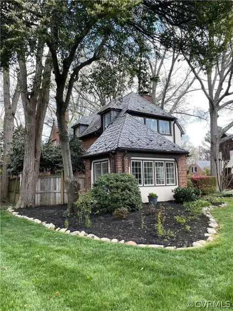 Exterior - 4300 Stuart Ave, Richmond, VA 23221 photo 2 of 9