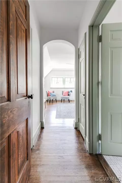 Entry Way - 4300 Stuart Ave, Richmond, VA 23221 photo 8 of 10