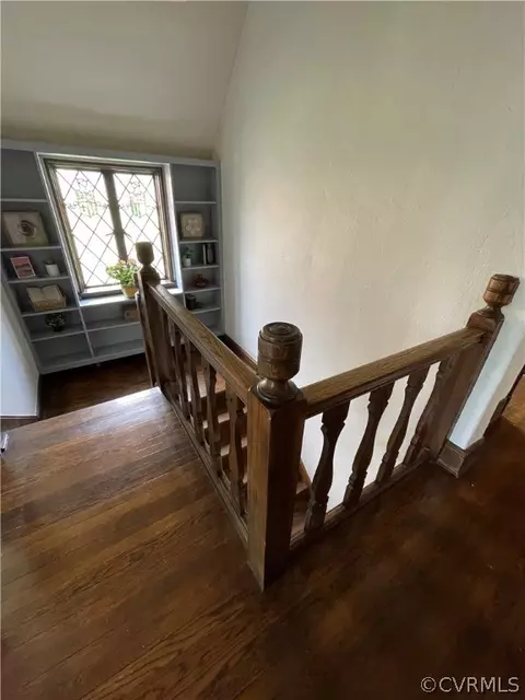 Entry Way - 4300 Stuart Ave, Richmond, VA 23221 photo 7 of 10