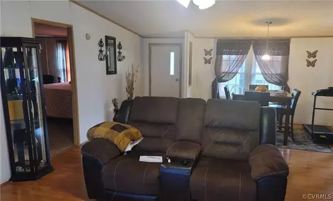 420 E Courthouse Rd, Blackstone, VA 23824 photo 3