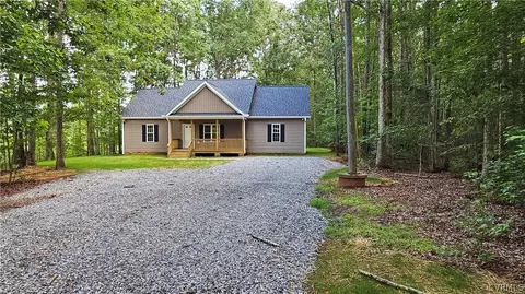 11201 Whippoorwill Ln, Amelia Court House, VA 23002
