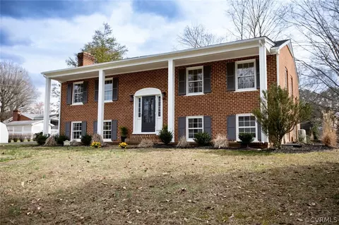1203 Lee Dr, Farmville, VA 23901