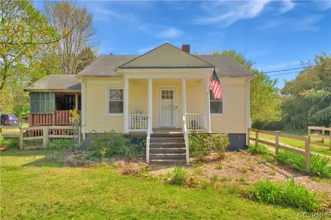 16021 Dunn St, Amelia Court House, VA 23002