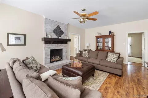 Living - 2689 Kingsmere Dr, Sandy Hook, VA 23153 photo 2 of 7