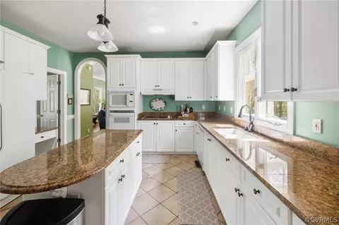 Kitchen - 2689 Kingsmere Dr, Sandy Hook, VA 23153 photo 3 of 4