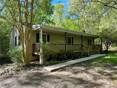 9767 Coleman Dr, Amelia Court House, VA 23002