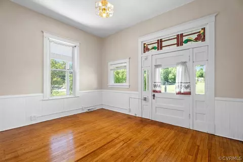 102 Moseley St, La Crosse, VA 23950