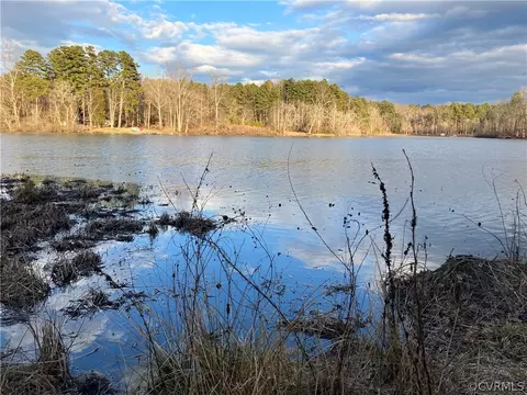 5 Crystal Lake Rd, Crewe, VA 23824