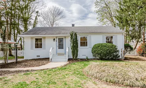 7965 Meadow Dr, Mechanicsville, VA 23111
