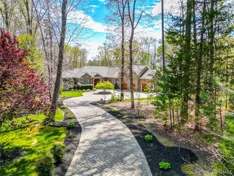 1265 Hermitage Rd, Manakin Sabot, VA 23103