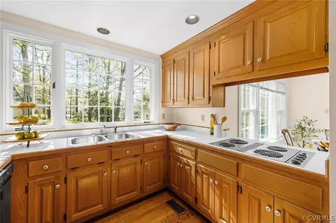 Kitchen - 2421 Wildercroft Rd, Midlothian, VA 23113 photo 3 of 4