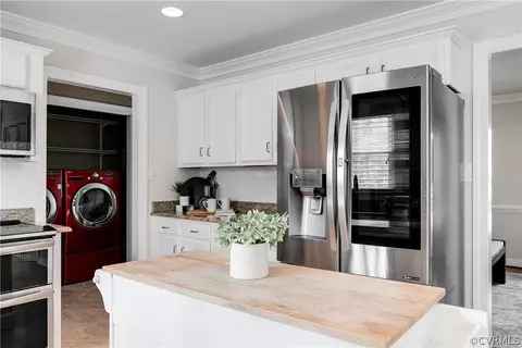 Kitchen - 3300 E Weyburn Rd, Richmond, VA 23235 photo 5 of 7