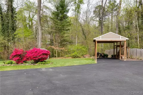 Exterior - 3300 E Weyburn Rd, Richmond, VA 23235 photo 7 of 15