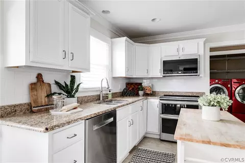 Kitchen - 3300 E Weyburn Rd, Richmond, VA 23235 photo 2 of 7