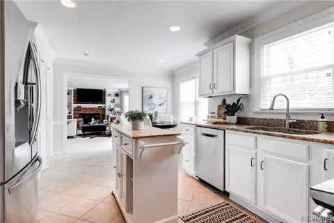Kitchen - 3300 E Weyburn Rd, Richmond, VA 23235 photo 7 of 7