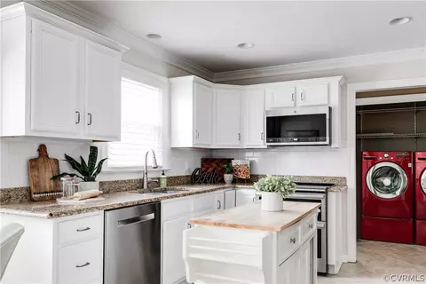 Kitchen - 3300 E Weyburn Rd, Richmond, VA 23235 photo 6 of 7