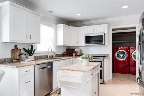 Kitchen - 3300 E Weyburn Rd, Richmond, VA 23235 photo 3 of 7