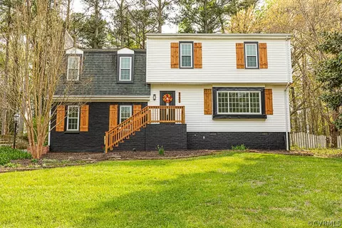 8289 Jupiter Dr, Mechanicsville, VA 23116