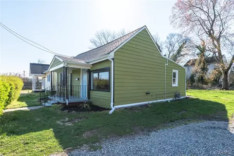 24 Walnut Ln, Petersburg, VA 23803