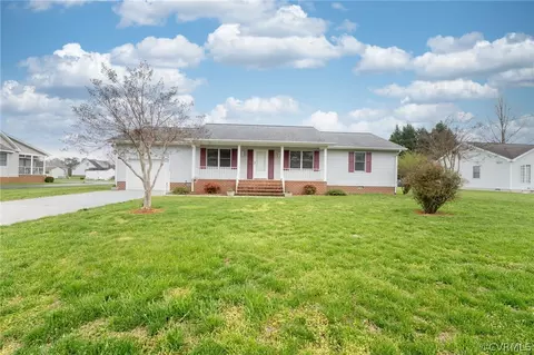 1324 Hoskins Dr, Tappahannock, VA 22560