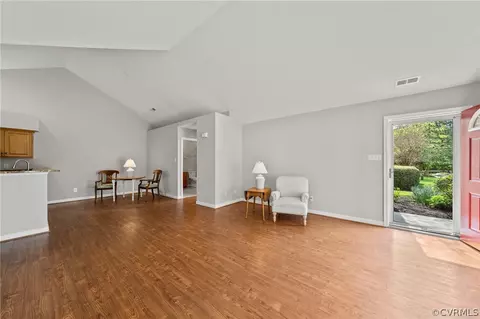 Living - 1317 Tannery Cir, Midlothian, VA 23113 photo 3 of 4