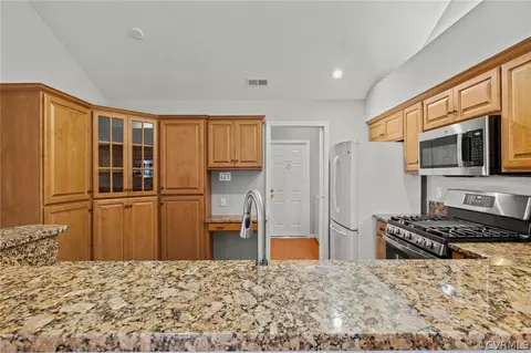 Kitchen - 1317 Tannery Cir, Midlothian, VA 23113 photo 5 of 8