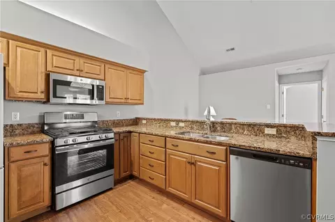 Kitchen - 1317 Tannery Cir, Midlothian, VA 23113 photo 4 of 8