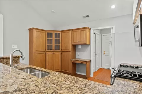 Kitchen - 1317 Tannery Cir, Midlothian, VA 23113 photo 6 of 8