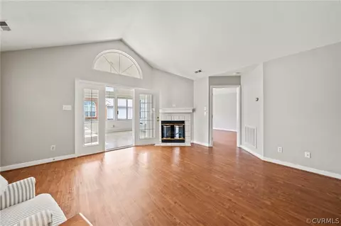 Living - 1317 Tannery Cir, Midlothian, VA 23113 photo 2 of 4